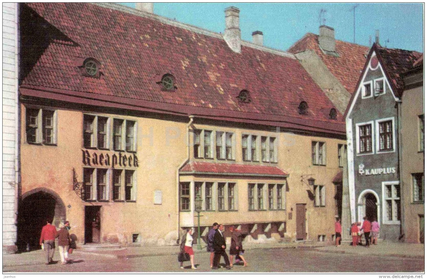 A corner of the Town Hall Square with Town Hall Chemist`s Raeapteek - pharmacy - Tallinn - 1973 - Estonia USSR - unused - JH Postcards