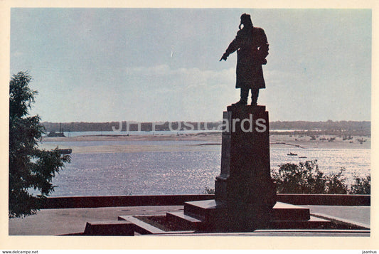 Volgograd - monument to fighter pilot V. Kholzunov - Russia USSR - unused - JH Postcards