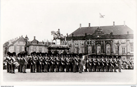 Copenhagen - The Parade of the soldiers on Amalienborg - 940 - old postcard - Denmark - unused - JH Postcards