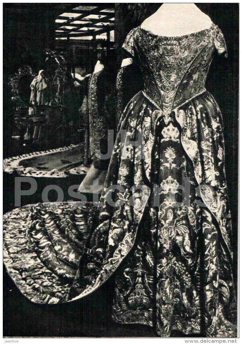 purple damask dress with silver embroidery of Catherine I - Armory of the Moscow Kremlin - 1958 - Russia USSR - unused - JH Postcards