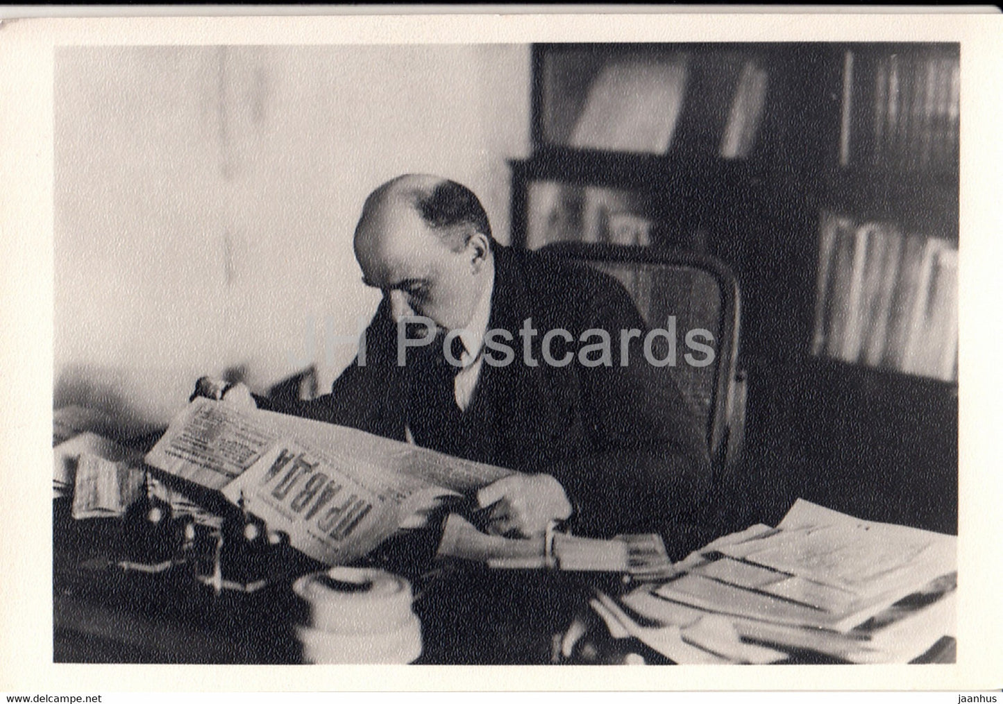 Vladimir Lenin - Lenin in his study room in the Kremlin , 1918 - 1964 - Russia USSR - unused - JH Postcards