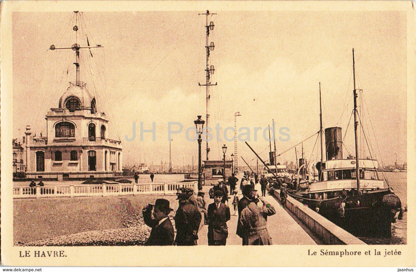 Le Havre - Le Semaphore et la Jetee - boat - ship - old postcard - France - unused - JH Postcards