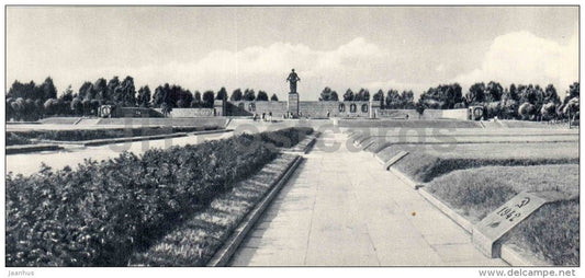 General view - Piskaryovskoye Memorial Cemetery - Leningrad - 1967 - Russia USSR - unused - JH Postcards