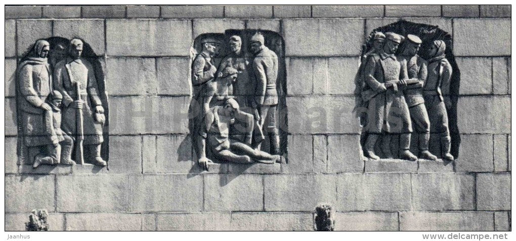 Base-Relief on the Memorial wall - Piskaryovskoye Memorial Cemetery - Leningrad - 1967 - Russia USSR - unused - JH Postcards