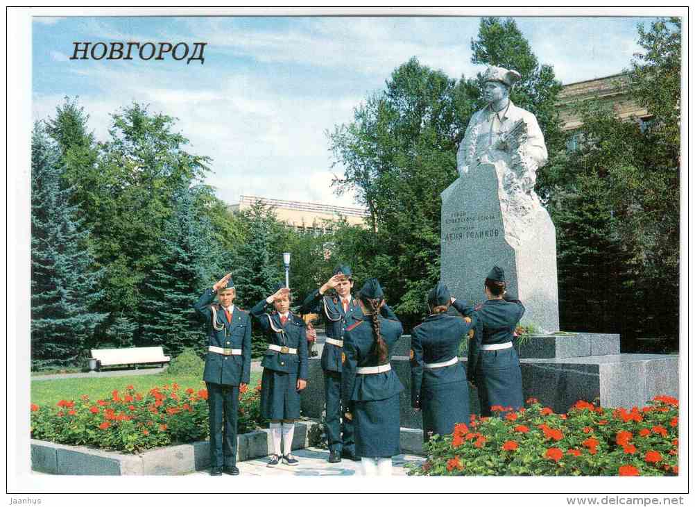 Monument of guerila fighter Lyonya Golikov - pioneers - Novgorod - 1988 - Russia USSR - unused - JH Postcards