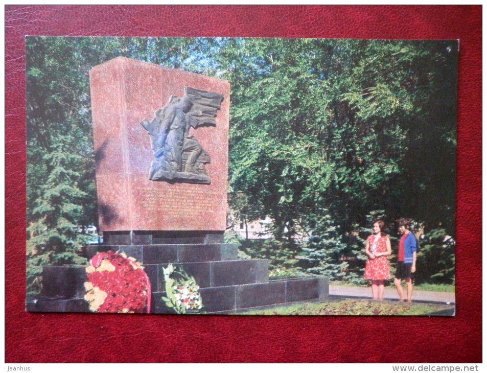 monument to the hero of the Soviet Union Rubén Ruiz Ibárruri - Volgograd - 1970 - Russia USSR - unused - JH Postcards