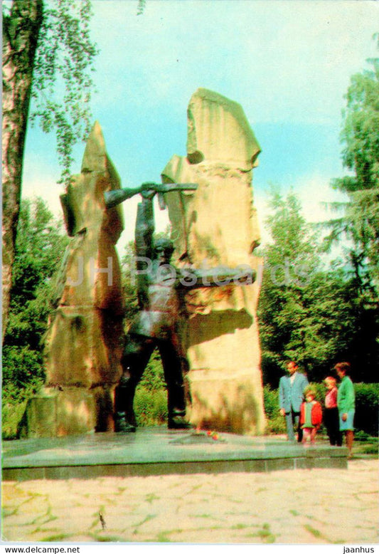 Yaremche - monument to the Kovpakov partisans - 1973 - Ukraine USSR - unused - JH Postcards