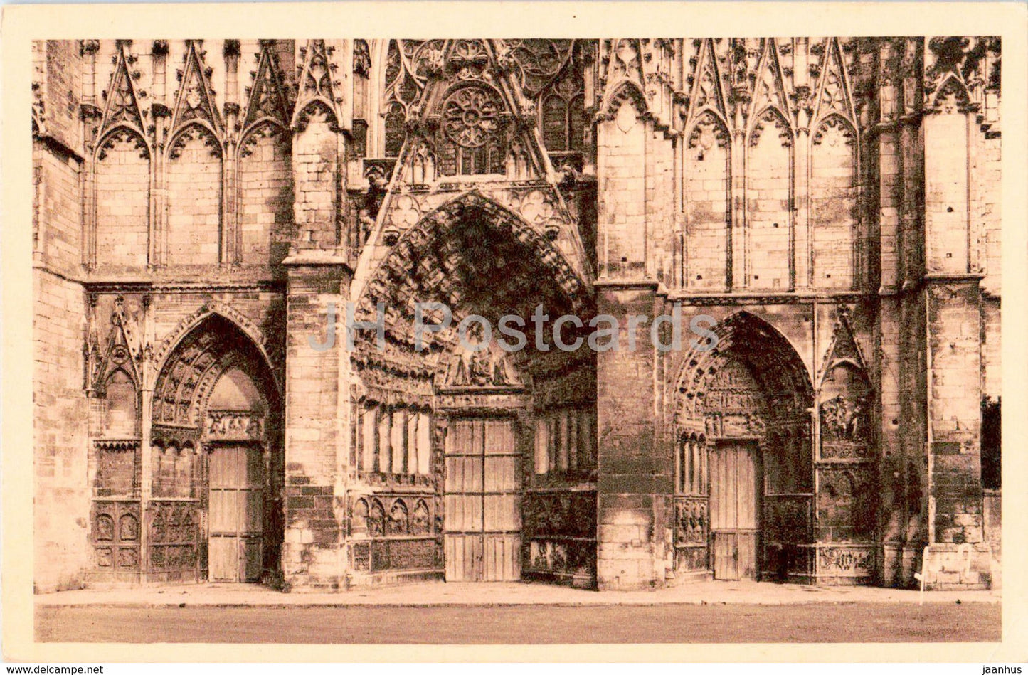 Auxerre - Facade principale de la Cathedrale - 335 - cathedral - old postcard - France - unused - JH Postcards