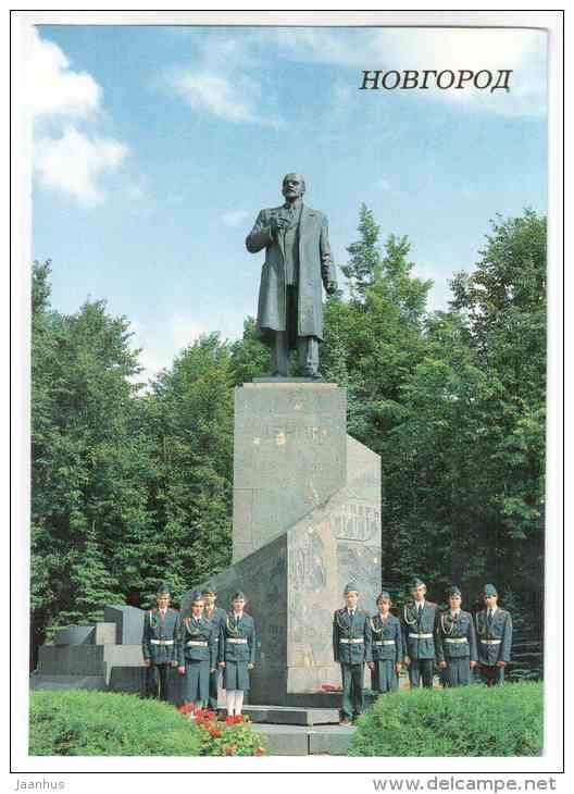 monument to Lenin - pioneers - Novgorod - 1988 - Russia USSR - unused - JH Postcards