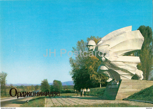 Vladikavkaz - Ordzhonikidze - monument to Pyotr Barbashov - Ossetia - 1984 - Russia USSR - unused - JH Postcards