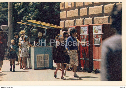 Volgograd - Lenin prospect street scene - soda water vending machine - Russia USSR - unused - JH Postcards