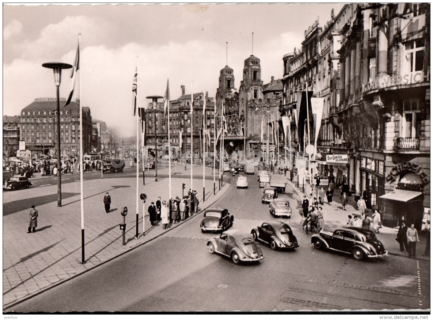 Frankfurt am Main - Bahnhofsplatz - old cars - Germany - unused - JH Postcards