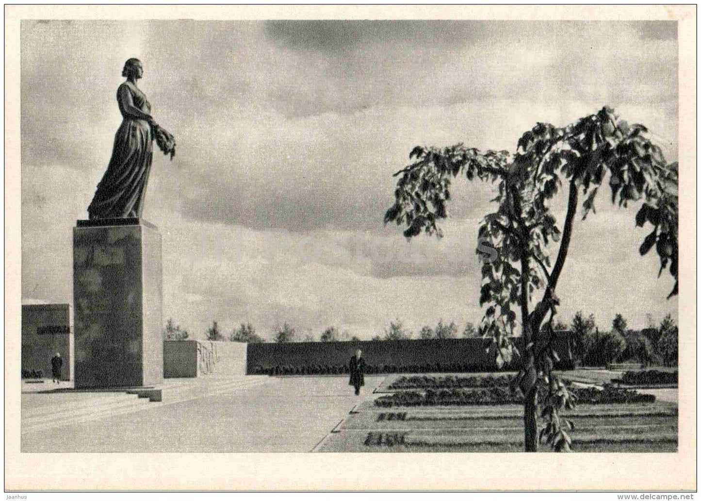 Central Part of monument - Piskaryovskoye Memorial Cemetery - Leningrad - St. Petersburg - 1964 - Russia USSR - unused - JH Postcards