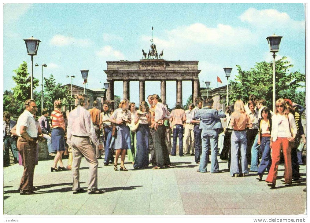 Berlin - Haupstadt der DDR - Branderburger Tor - Germany - 1977 gelaufen - JH Postcards