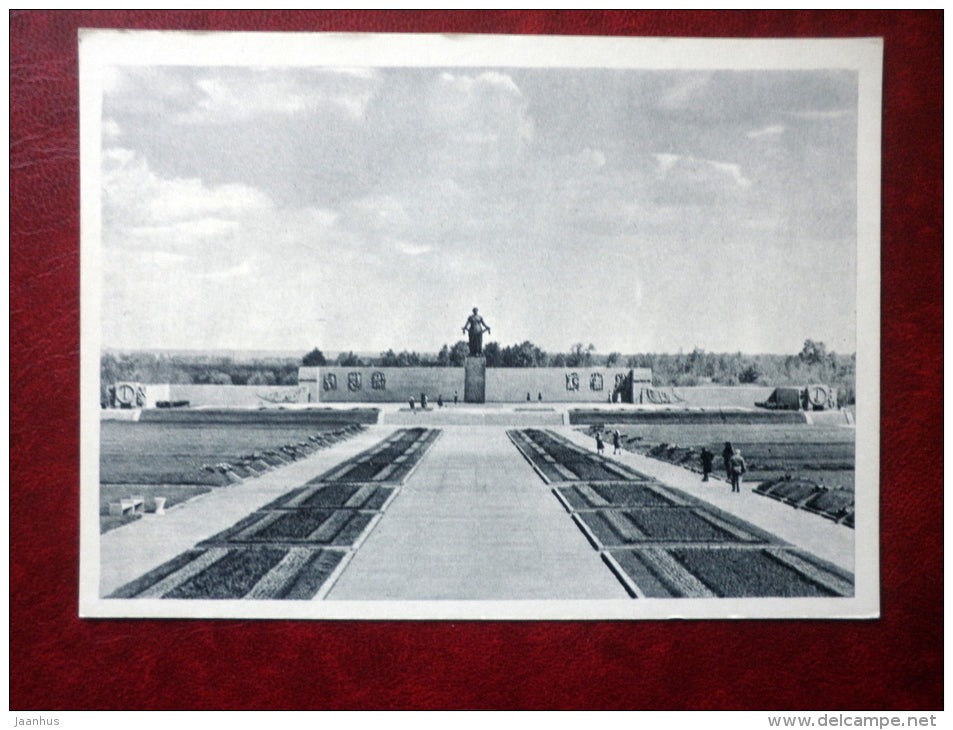 General view of the monument - Piskaryovskoye Memorial Cemetery - Leningrad  - 1962 - Russia USSR - unused - JH Postcards