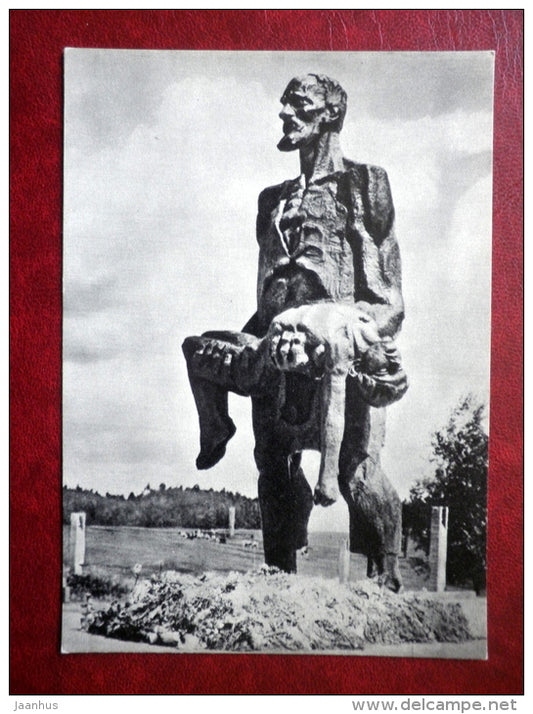 fragment of monument - memorial in Hatyn - Father and Son - monuments of Partisan Glory - 1970 - Belarus USSR - unused - JH Postcards