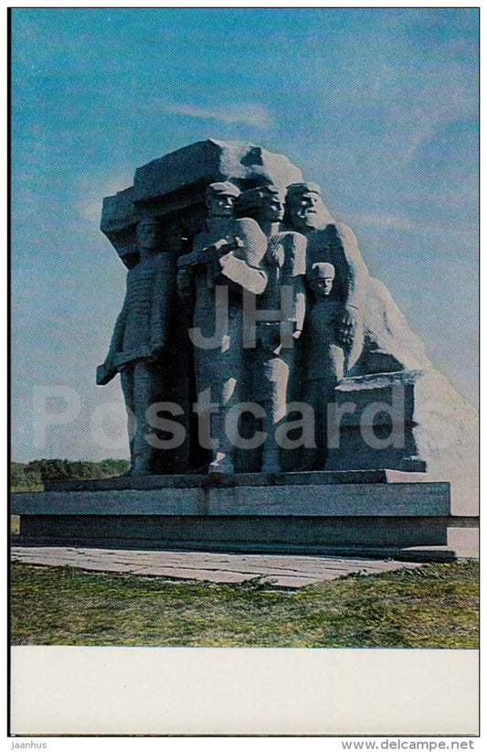 sculpture group People-Stone - Nerubayskoye - Odessa - 1975 - Ukraine USSR - unused - JH Postcards