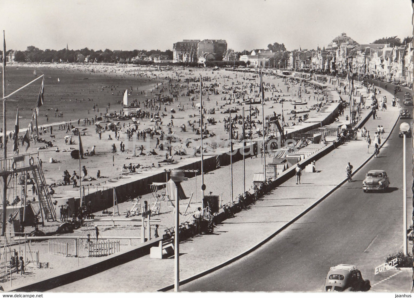 La Baule - La Plage - beach - car - old postcard - 1958 - France - used - JH Postcards